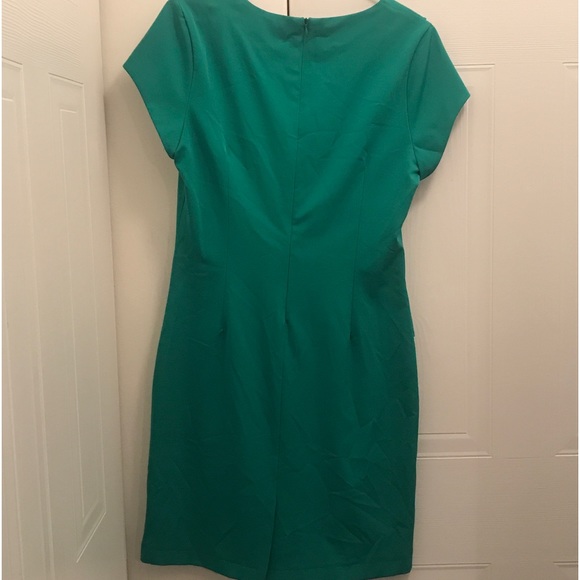 Sheyao size L green dress with little slit at back 🍀 - Picture 4 of 4